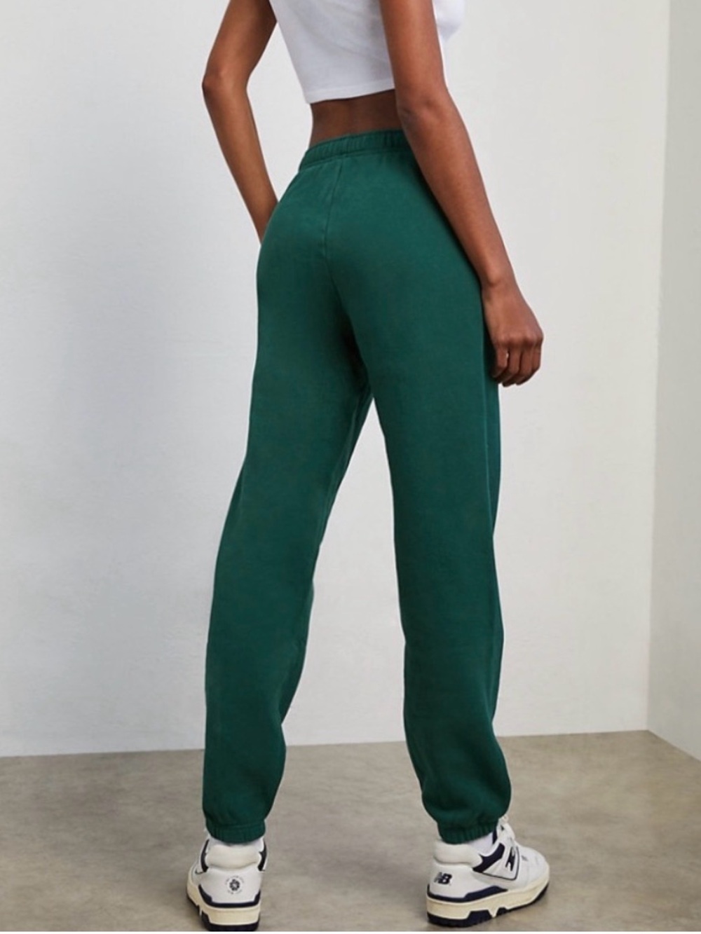 NWT Aritzia TNA Dark Spruce Green Airyaf perfect hi rise jogger Sweatpants